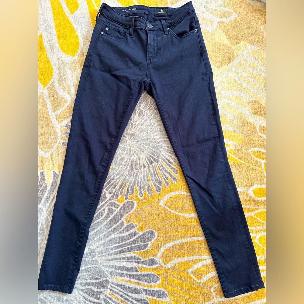 AG Super Skinny Ankle Legging size 24. Dark Navy color.
